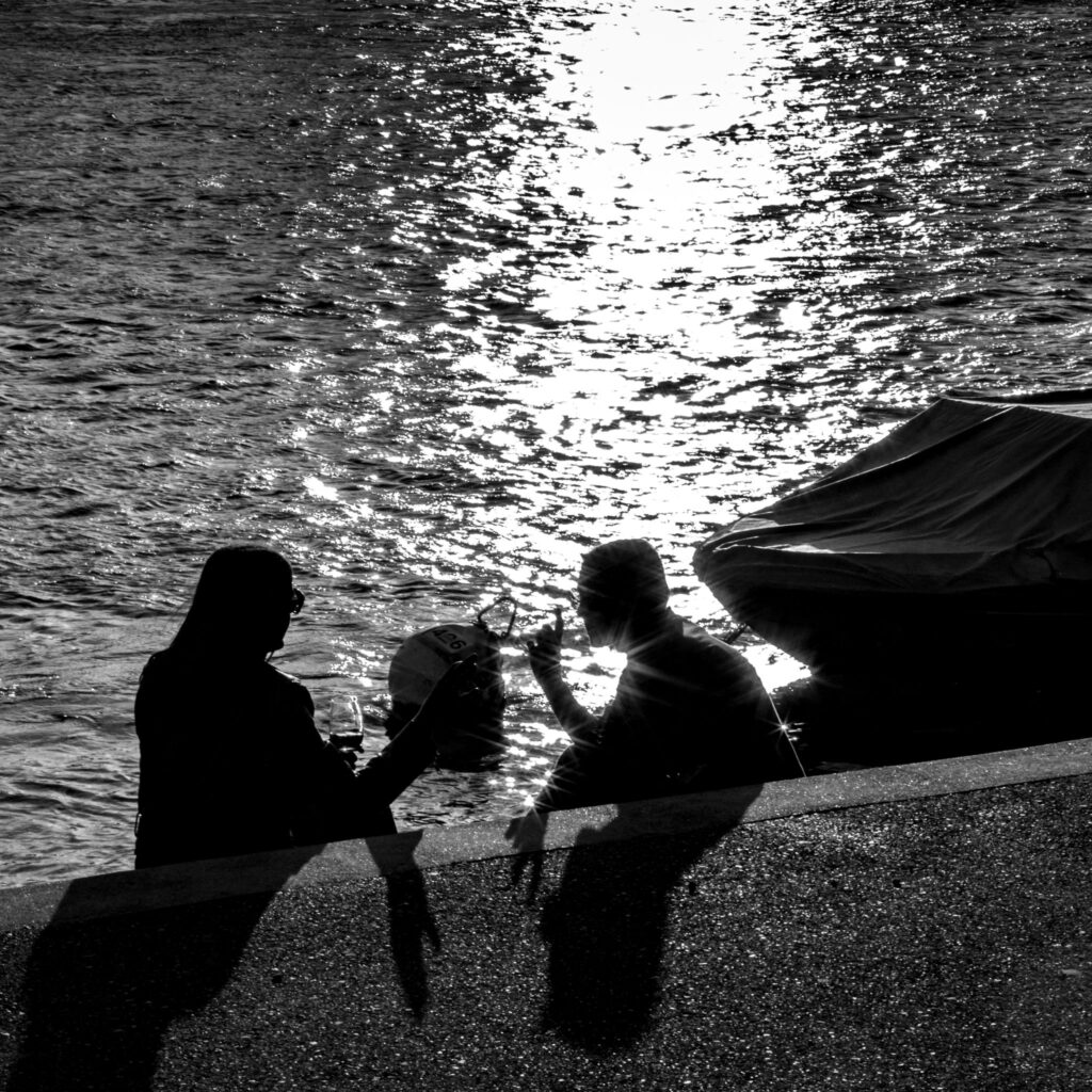 Debate at the riverside (2022) Adrian Schaub photography